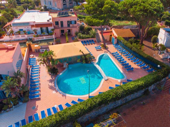 Lastminute Agosto a Ischia al Cristallo Palace Hotel 4 stelle con centro benessere e cure termali